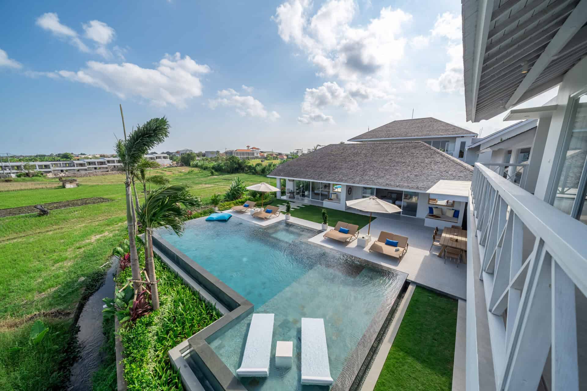 RICEFIELD VIEW 4 BEDROOM VILLA FOR SALE LEASEHOLD IN CANGGU BE-1221 